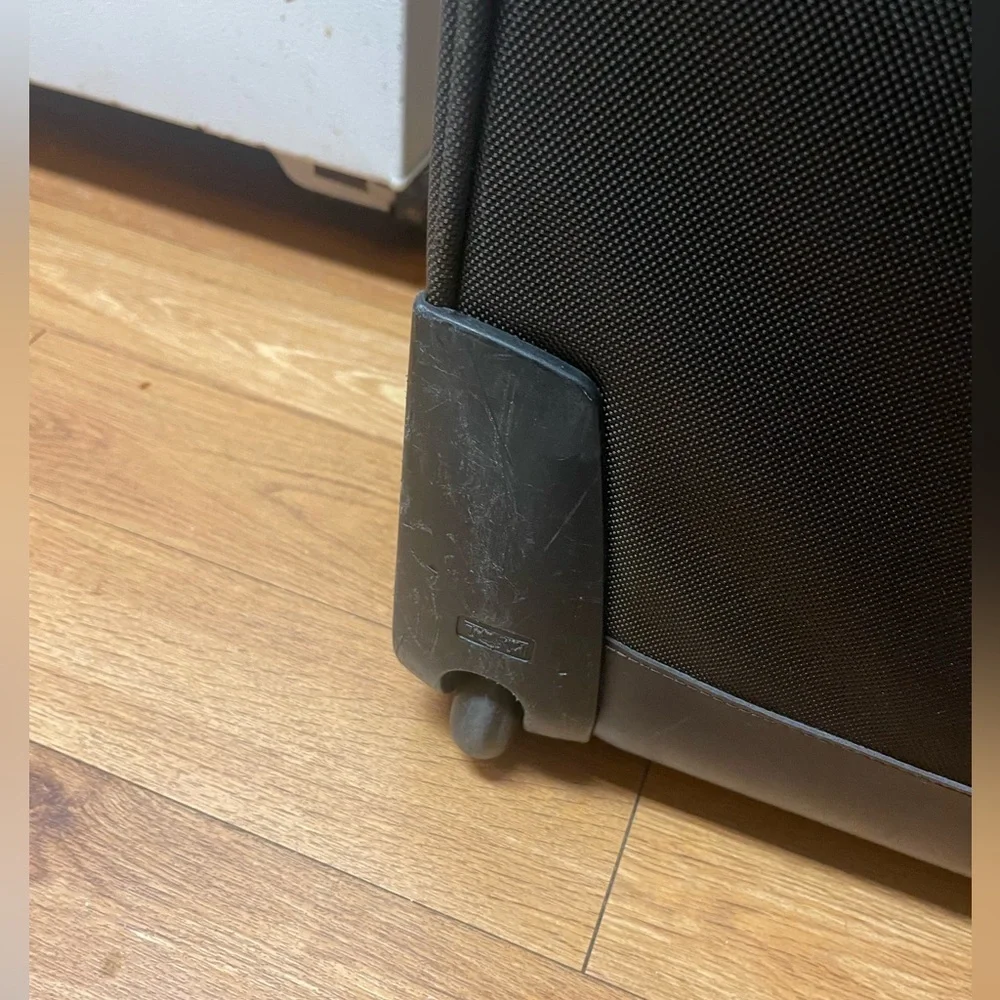 Tumi G4 22904B4 wheeled travel luggage